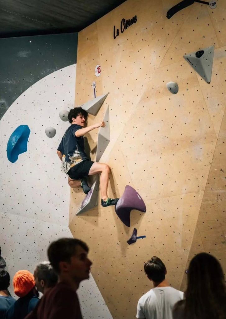 Photo de Tom Dorisse a l'escalade